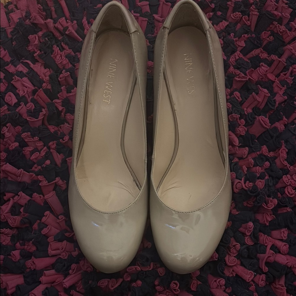 Excellent condition nude Nine West Wedges size 7.5
